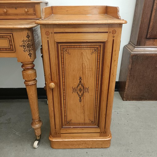 1259 - A Victorian pine dressing table, 125 cm wide and a matching bedside cupboard, 39 cm wide (2)