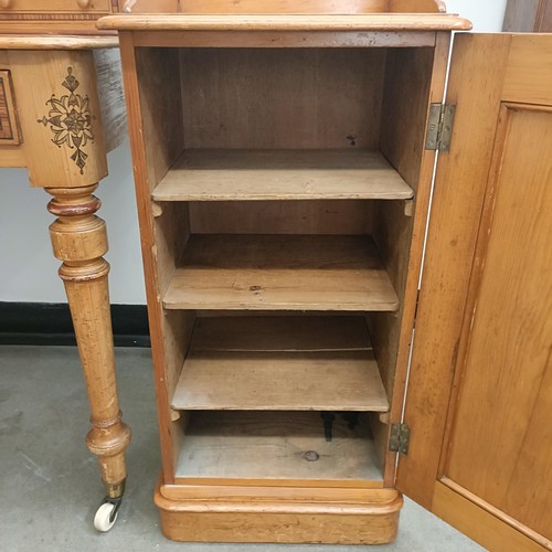 1259 - A Victorian pine dressing table, 125 cm wide and a matching bedside cupboard, 39 cm wide (2)