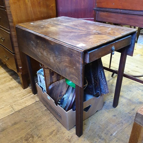 1242 - A mahogany Pembroke table, 81 cm wide