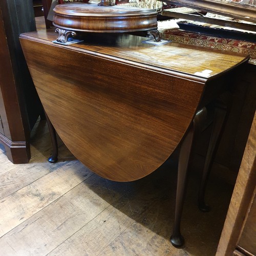 1239 - A 19th century mahogany drop leaf table, on cabriole legs to pad feet, 94 cm wide