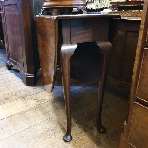 1239 - A 19th century mahogany drop leaf table, on cabriole legs to pad feet, 94 cm wide