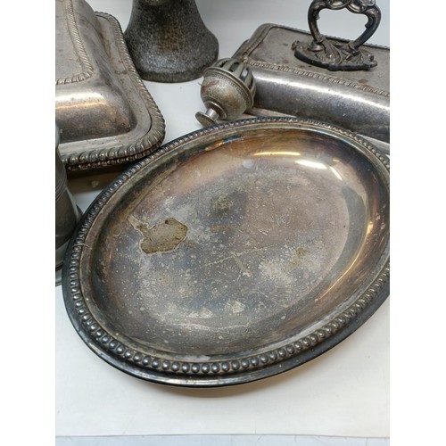 539 - A silver plated entrée dish and assorted silver plate and other items (box)