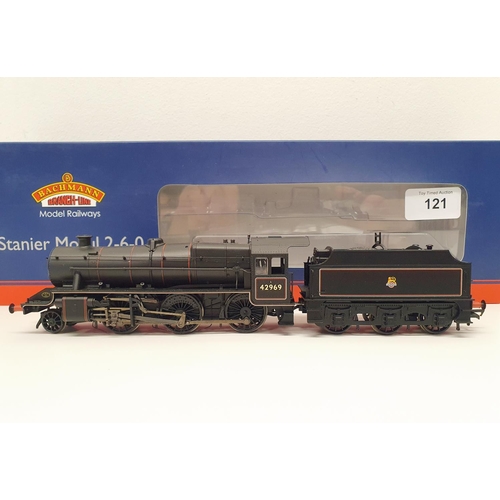 121 - A Bachmann OO gauge 2-8-0 locomotive and tender, No 31-691, boxed  Provenance: From a vast single ow... 