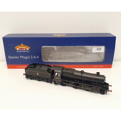 121 - A Bachmann OO gauge 2-8-0 locomotive and tender, No 31-691, boxed  Provenance: From a vast single ow... 