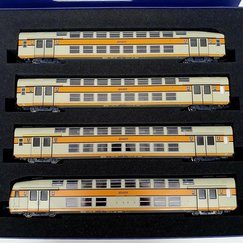 137 - A ViTrains HO gauge four car train set, No 1007, boxed  Provenance: From a vast single owner collect... 