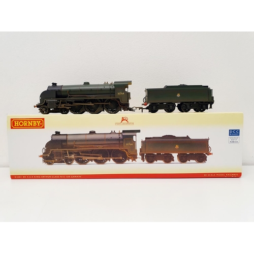 158 - A Hornby OO gauge 4-6-0 locomotive and tender, No R2581, boxed  Provenance: From a vast single owner... 