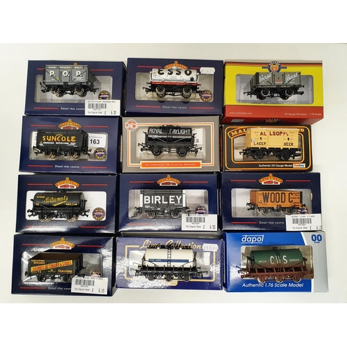 163 - Twelve OO gauge rolling stock carts, various liveries (12) Provenance: From a vast single owner coll... 