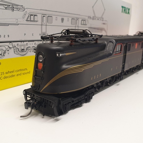 165 - A Trix HO gauge locomotive, No 22811, boxed  Provenance: From a vast single owner collection of OO g... 