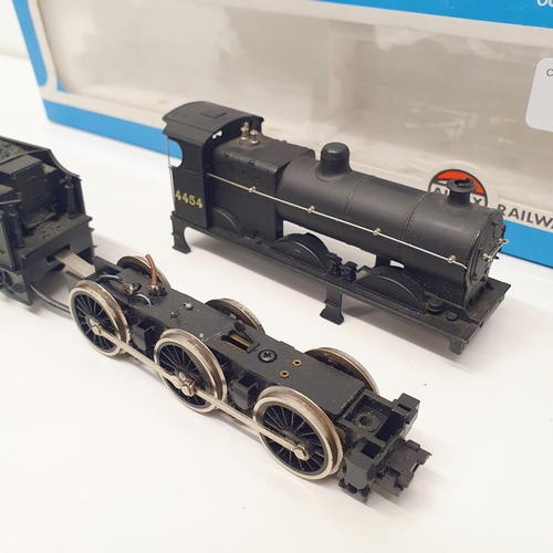 173 - An Airfix OO gauge 0-6-0 locomotive and tender, No 54122-6, boxed  Provenance: From a vast single ow... 