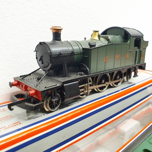 228 - A Lima OO gauge 2-6-2 locomotive, No 20 5111MW, and five Lima carriages, Nos 30 5314W, 30 5334W, 30 ... 