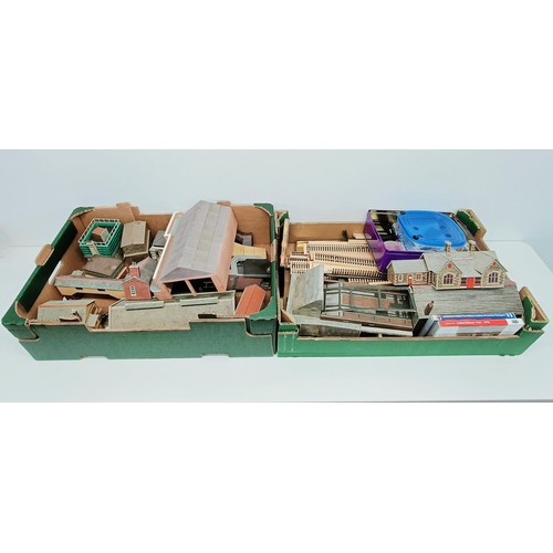 2 - Assorted OO gauge buildings and accessories (2 boxes) Provenance: From a vast single owner collectio...
