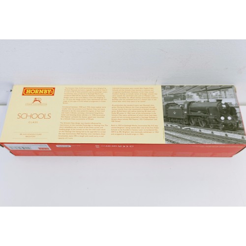 16 - A Hornby OO gauge 4-4-0 locomotive and tender, No R2743X, boxed  
Provenance: From a vast single own...