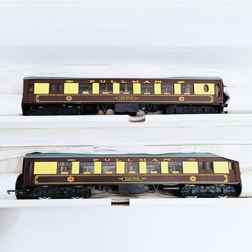 19 - A Wren OO gauge two car set, The Brighton Belle, No W3004/5 and W3006/7, boxed 
Provenance: From a v...