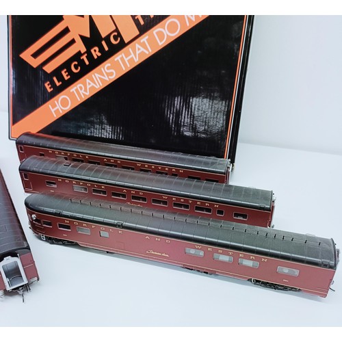 52 - A MTH HO gauge five car set, No 80-60013, boxed  Provenance: From a vast single owner collection of ...