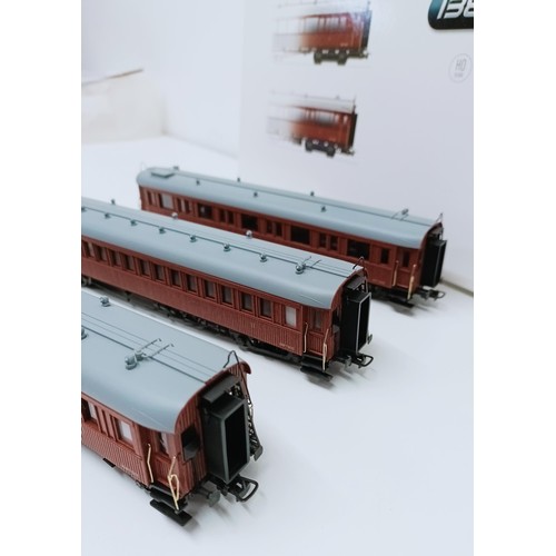 71 - A Bertren HO gauge three car train set, boxed   Provenance: From a vast single owner collection of O... 