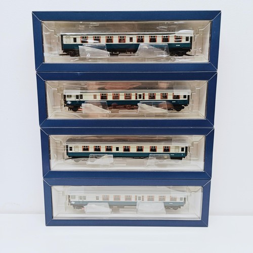 85 - A Bachmann OO gauge four car train set, No 31-427A, boxed Provenance: From a vast single owner colle... 