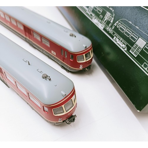 87 - A Kato HO gauge two car train set, No 73326, boxed  Provenance: From a vast single owner collection ... 