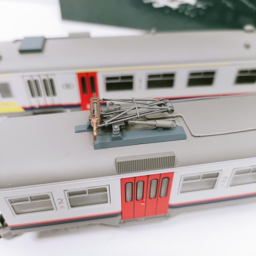 91 - A Jocadis HO gauge two car train set, No 35222, boxed  Provenance: From a vast single owner collecti... 