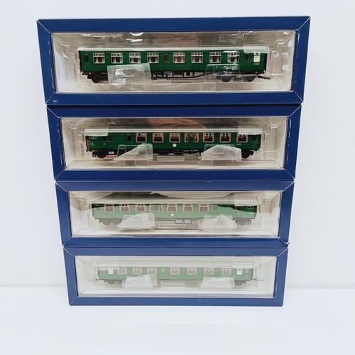 97 - A Bachmann OO gauge four car train set, No 31-426HX01, boxed Provenance: From a vast single owner co... 