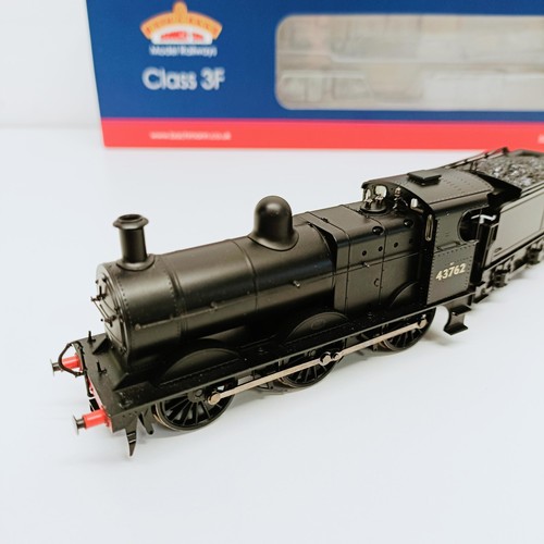 106 - A Bachmann OO gauge 0-6-0 locomotive and tender, No 31-626, boxed  Provenance: From a vast single ow... 