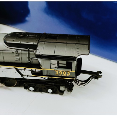 107 - A Genesis HO gauge 4-6-6-4 locomotive and tender, No G9133, boxed  Provenance: From a vast single ow... 