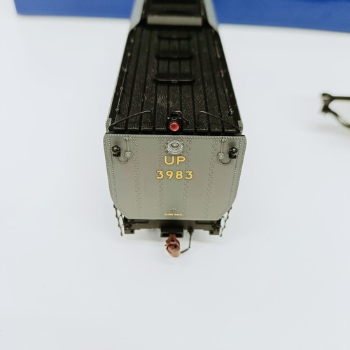 107 - A Genesis HO gauge 4-6-6-4 locomotive and tender, No G9133, boxed  Provenance: From a vast single ow... 