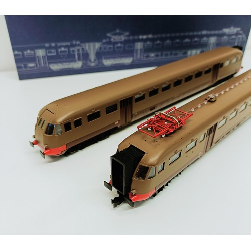 109 - A ViTrains two car train set, No 1037, boxed Provenance: From a vast single owner collection of OO g... 