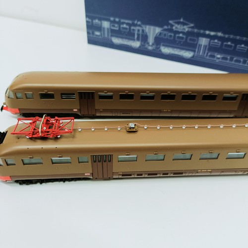 109 - A ViTrains two car train set, No 1037, boxed Provenance: From a vast single owner collection of OO g... 