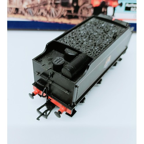 199 - A Bachmann OO gauge 2-6-2 locomotive and tender, No 31-553, boxed Provenance: From a vast single own... 