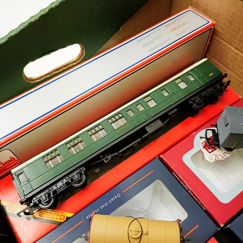 200 - A Lima carriage, No 35351W, a Hornby carriage No R9.33, and assorted rolling stock, boxed (box)  Pro... 