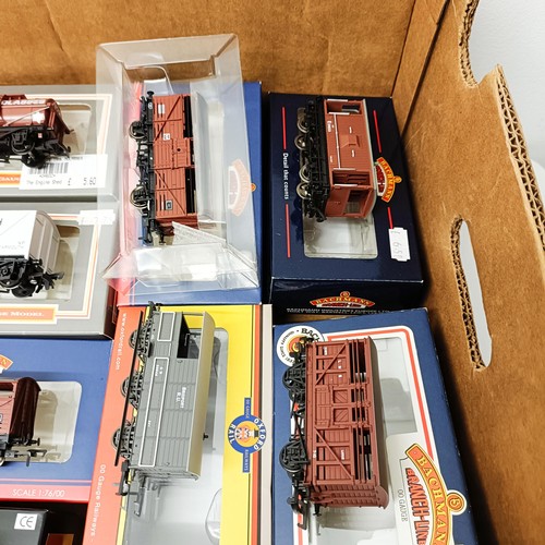 203 - A Spectrum carriage, No 9246, and various rolling stock, all boxed (box)  Provenance: From a vast si... 