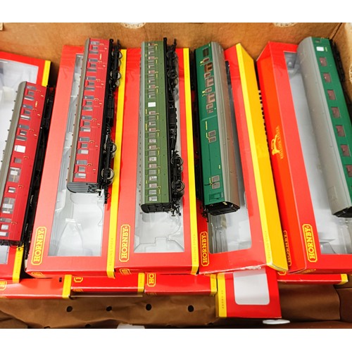 205 - A Hornby carriage, No R4251, R4575, R4519, R4720, R43428, R4538, R4318A, R4319B, R4297A, R4337, R417... 