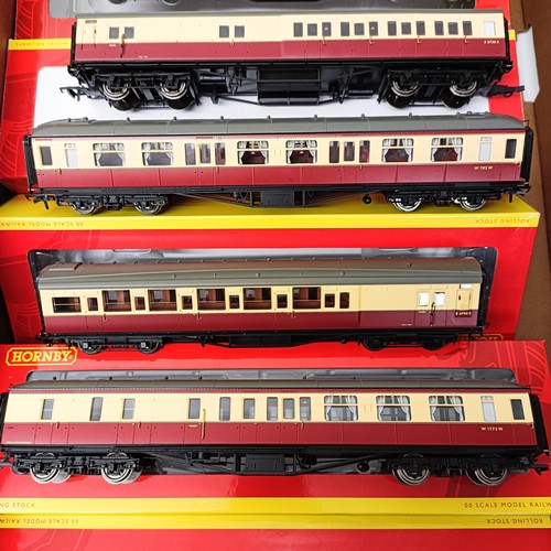 206 - A Hornby OO gauge carriage, R434A, R4178, R4349A, R4346A, R4406, R4405, R4817, R4513, R4299B, R4719,... 