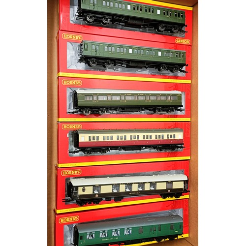 206 - A Hornby OO gauge carriage, R434A, R4178, R4349A, R4346A, R4406, R4405, R4817, R4513, R4299B, R4719,... 