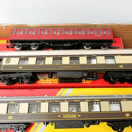 207 - A Hornby OO gauge carriage, No R484, R484, R483, R4514, R4522, R4520, R4577, R233, R233, R233, and R... 