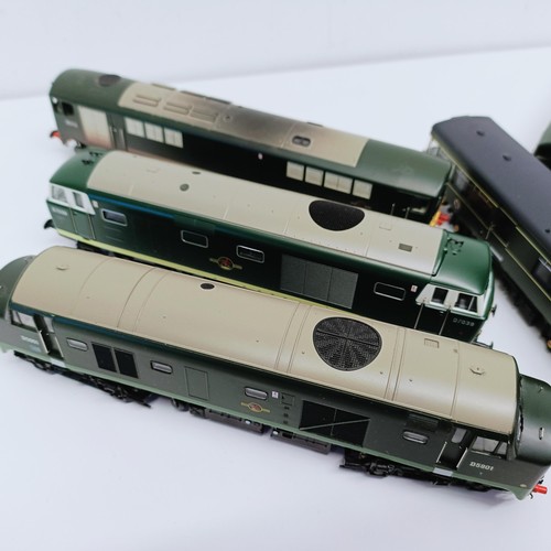 256 - An OO gauge locomotive and six others, all unboxed (7) (box)  Provenance: From a vast single owner c... 