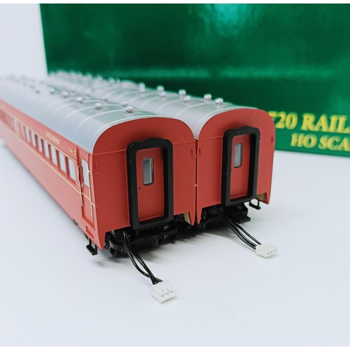 264 - A Eureka Models two car train set, No 620/7202, boxed  Provenance: From a vast single owner collecti... 