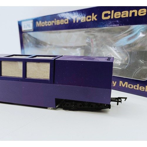 269 - A Dapol OO gauge Motorised Track Cleaner, No B800, boxed  Provenance: From a vast single owner colle... 