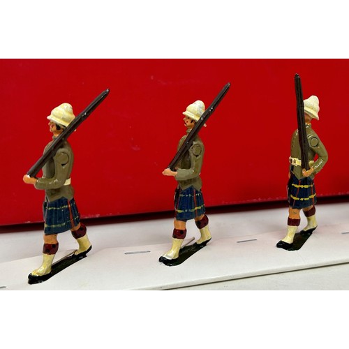 319 - A W Britain type military set, The Cameron Highlanders, boxed