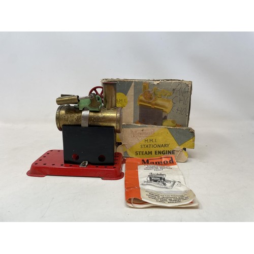 384 - A Mamod steam engine, 5 cm wide, boxed