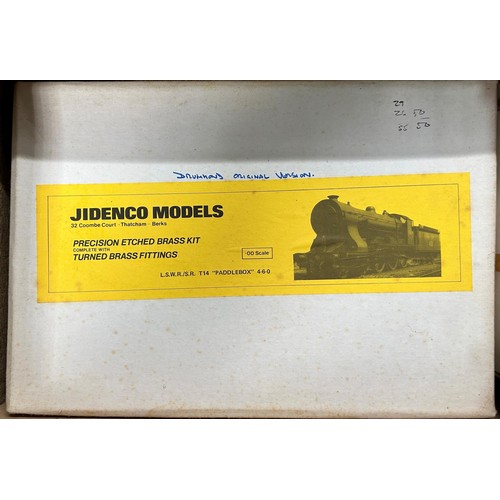 371 - A Jidenco Models locomotive kit, unassembled, and assorted related items, in a pine box with oval pl... 