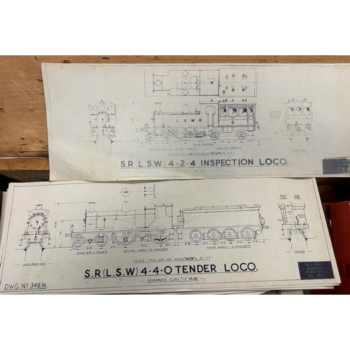 371 - A Jidenco Models locomotive kit, unassembled, and assorted related items, in a pine box with oval pl... 