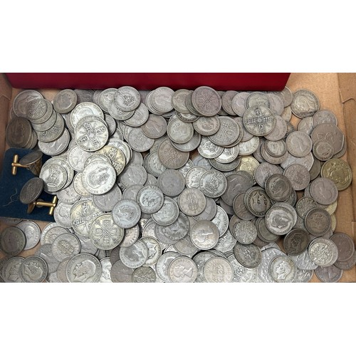 621 - A group of assorted commemorative £2 coins, other coins, wristwatches and items (qty)