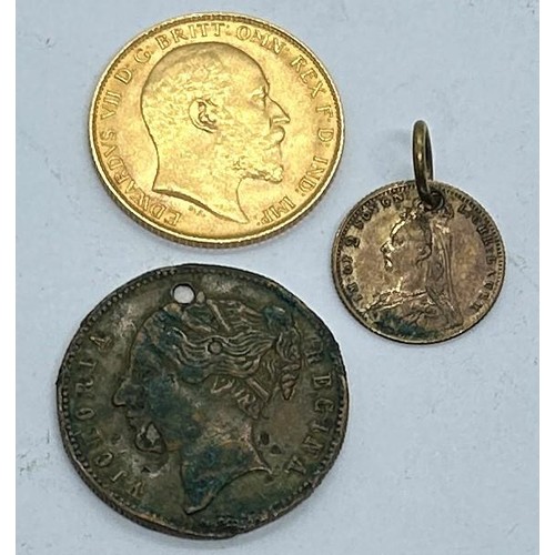 636 - An Edward VII half sovereign, 1903, and two tokens (3)