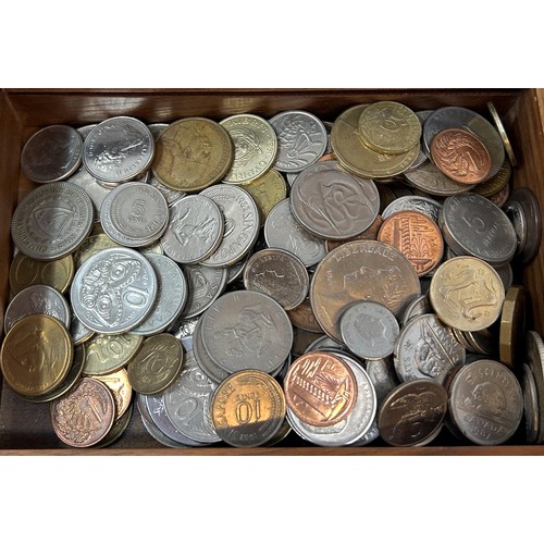 655 - A group of assorted coins, including crowns (2 boxes)