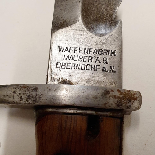 505 - A German WWI bayonet, marked WAFFENFABRIK MAUSER AG OBERNOCRF AN, with a saw back scabbard and frog ... 