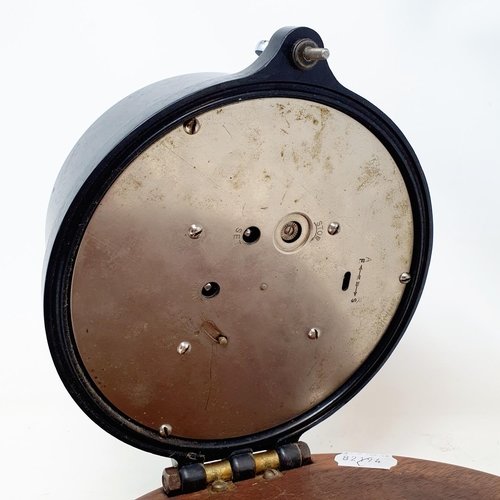 525 - A Mark I U.S. Navy Deck Clock, stamped N (within a circle) 51652, 1942, on a wooden mount, 17 cm dia... 