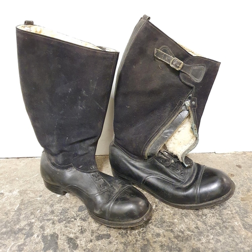 564 - A pair of 20th century RAF flying boots