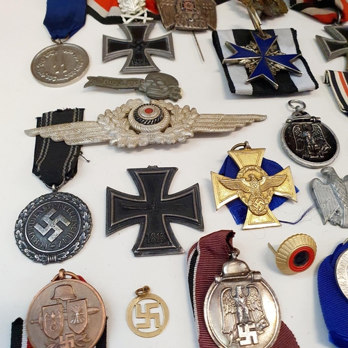 593 - Assorted German WWII and later items of militaria