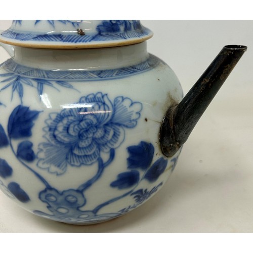 1005 - A Chinese porcelain teapot and cover, with floral decoration in underglaze blue, 13.5 cm high